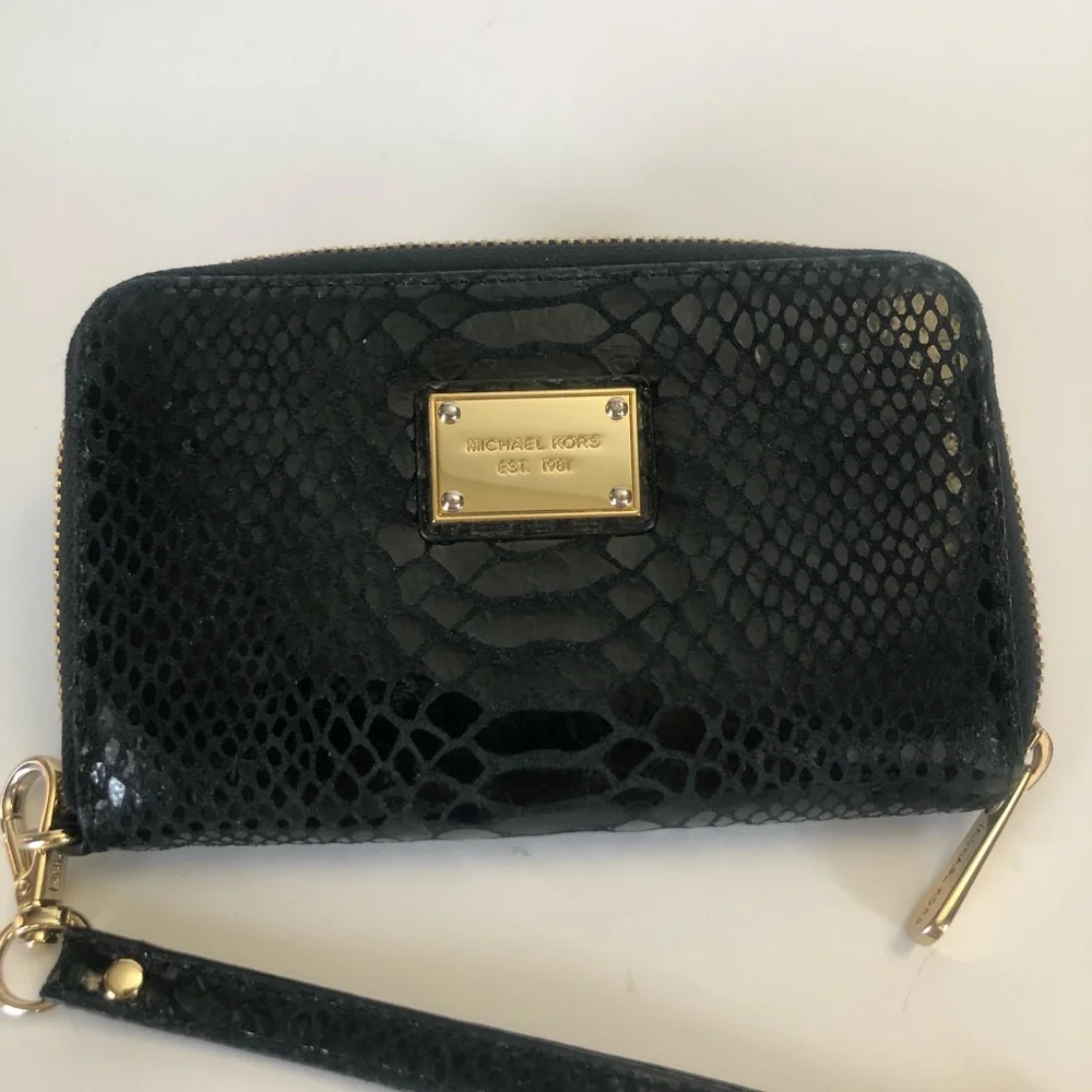 Michael Kors Embossed wallet